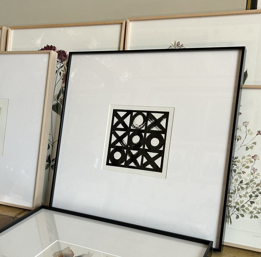 Obra original minimalista en blanco y negro tres en ralla