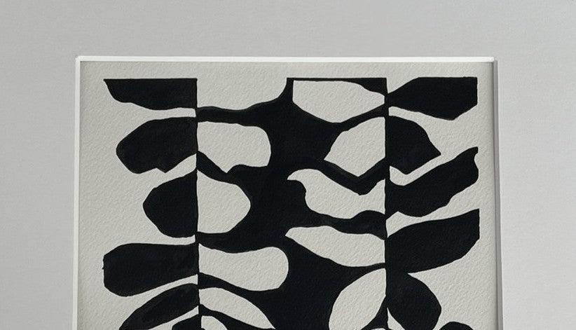 Detalle papel y dibujo pintado a mano con tinta negra