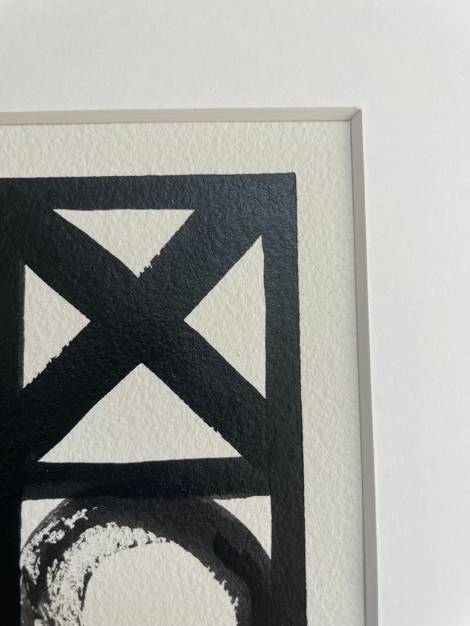 Detalle papel y dibujo cuadro sofisticado en blanco y negro