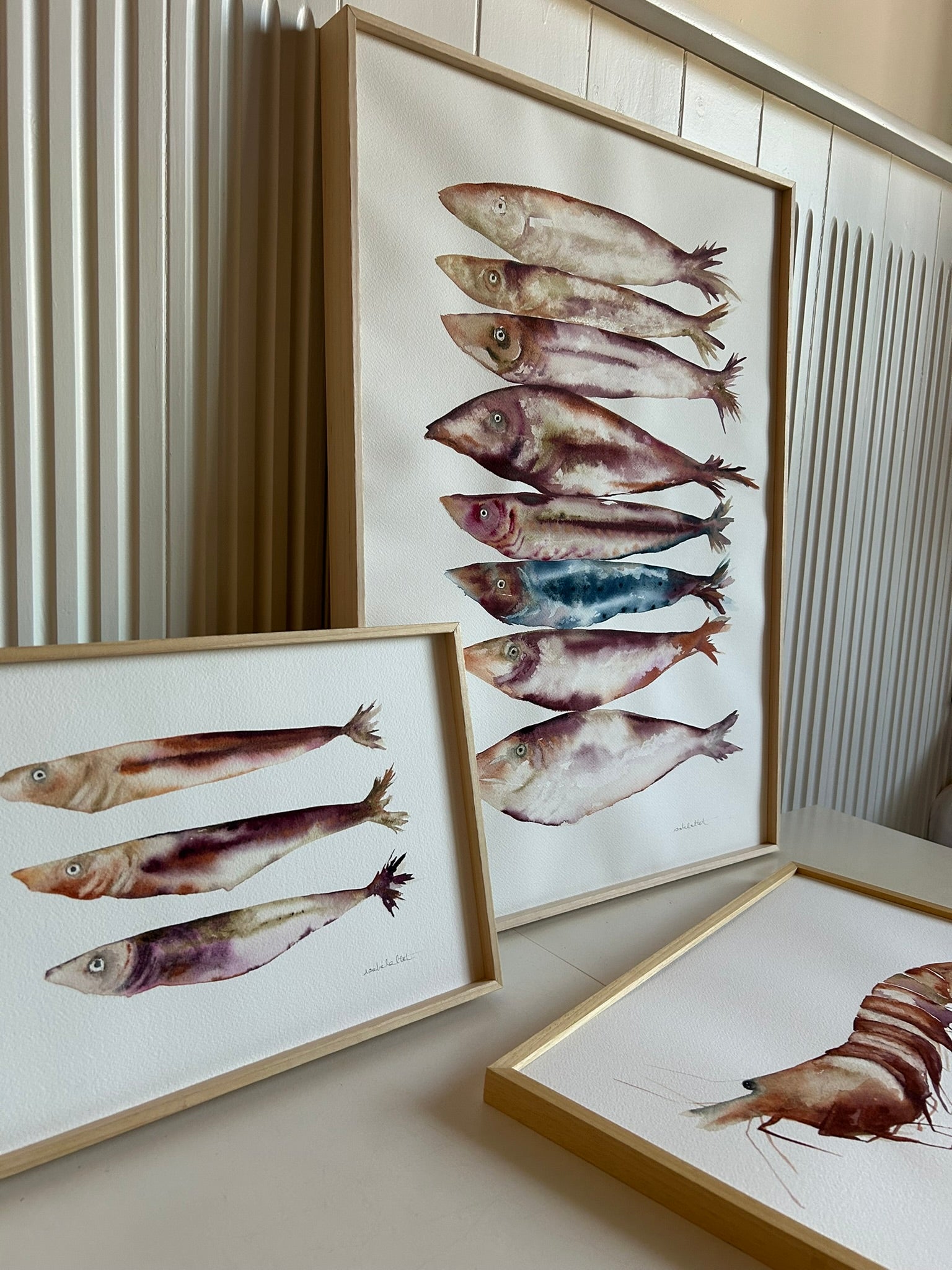 Cuadros decorativos peces de colores, langosta, sardinas, de distintos tamaños para decorar apartamentos o casas en la costa. Piezas originales y únicas de Isabel Altet