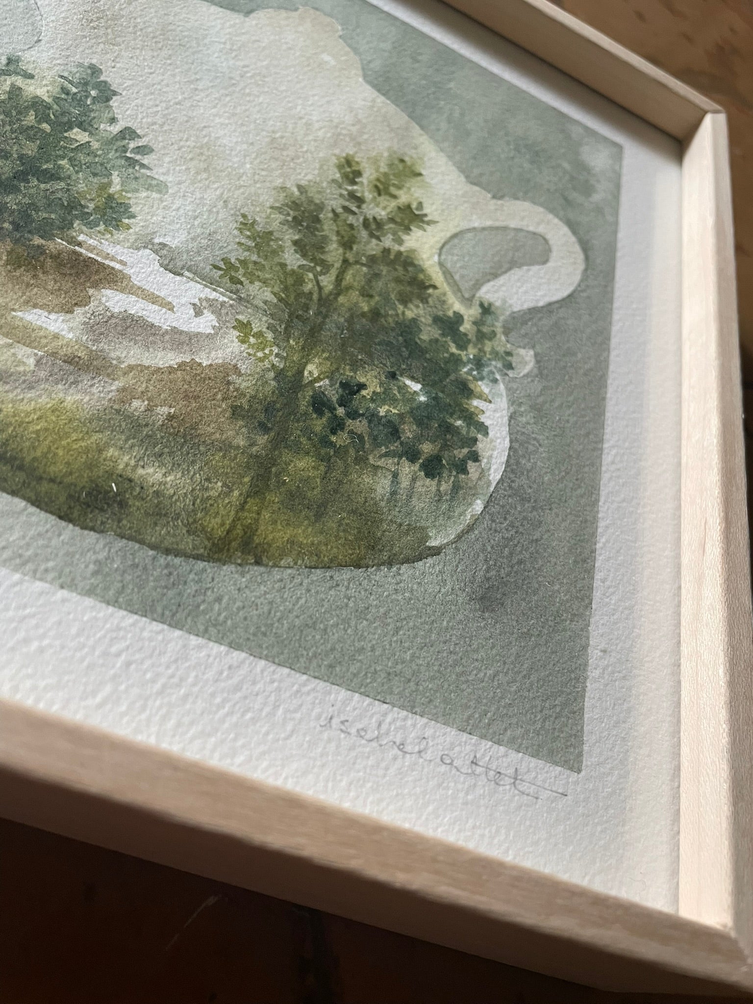 Detalle de cuadro de Isabel Altet pintado a mano de una sopera antigua