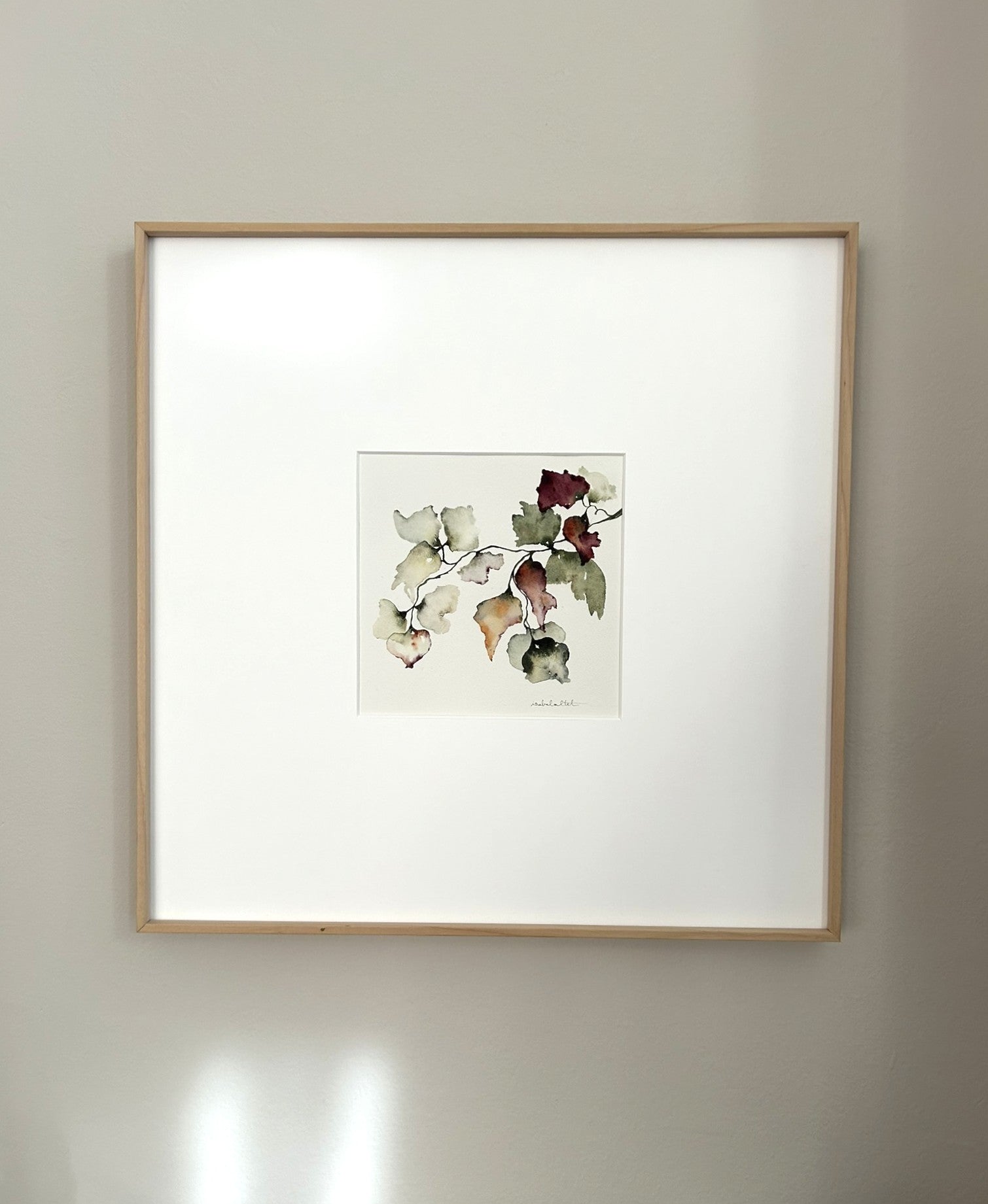 Cuadro decorativo con motivo botánico, colores asalmonados, granates y verdes. Ideal para dormitorio, pasillo, salón o rincón con encanto