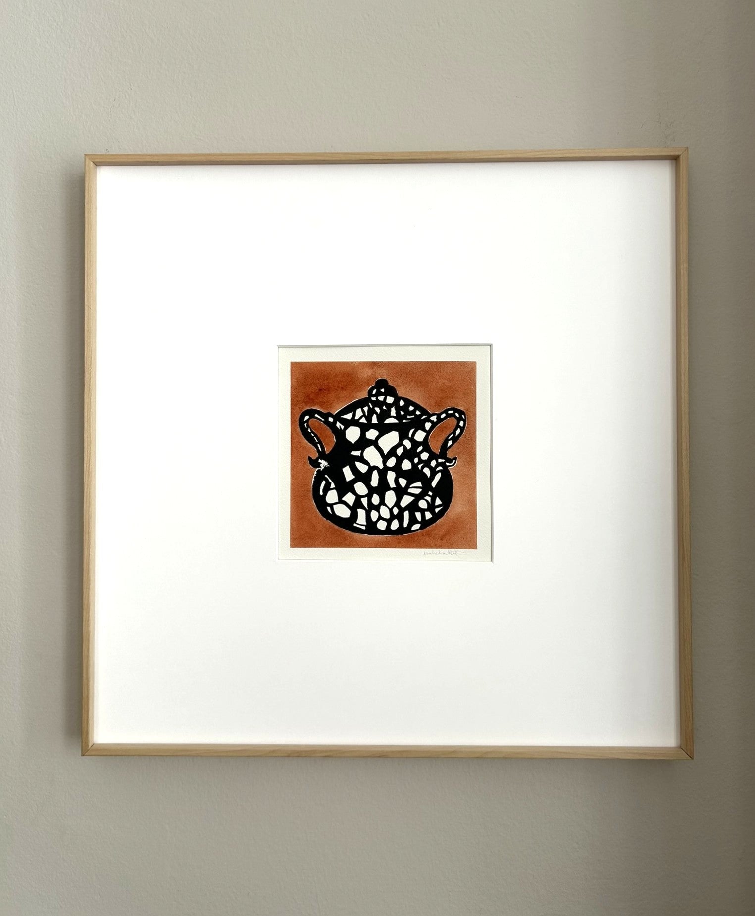 Cuadro original de sopera en tinta negra y fondo naranja, contraste atrevido para decorar cocina o comedor
