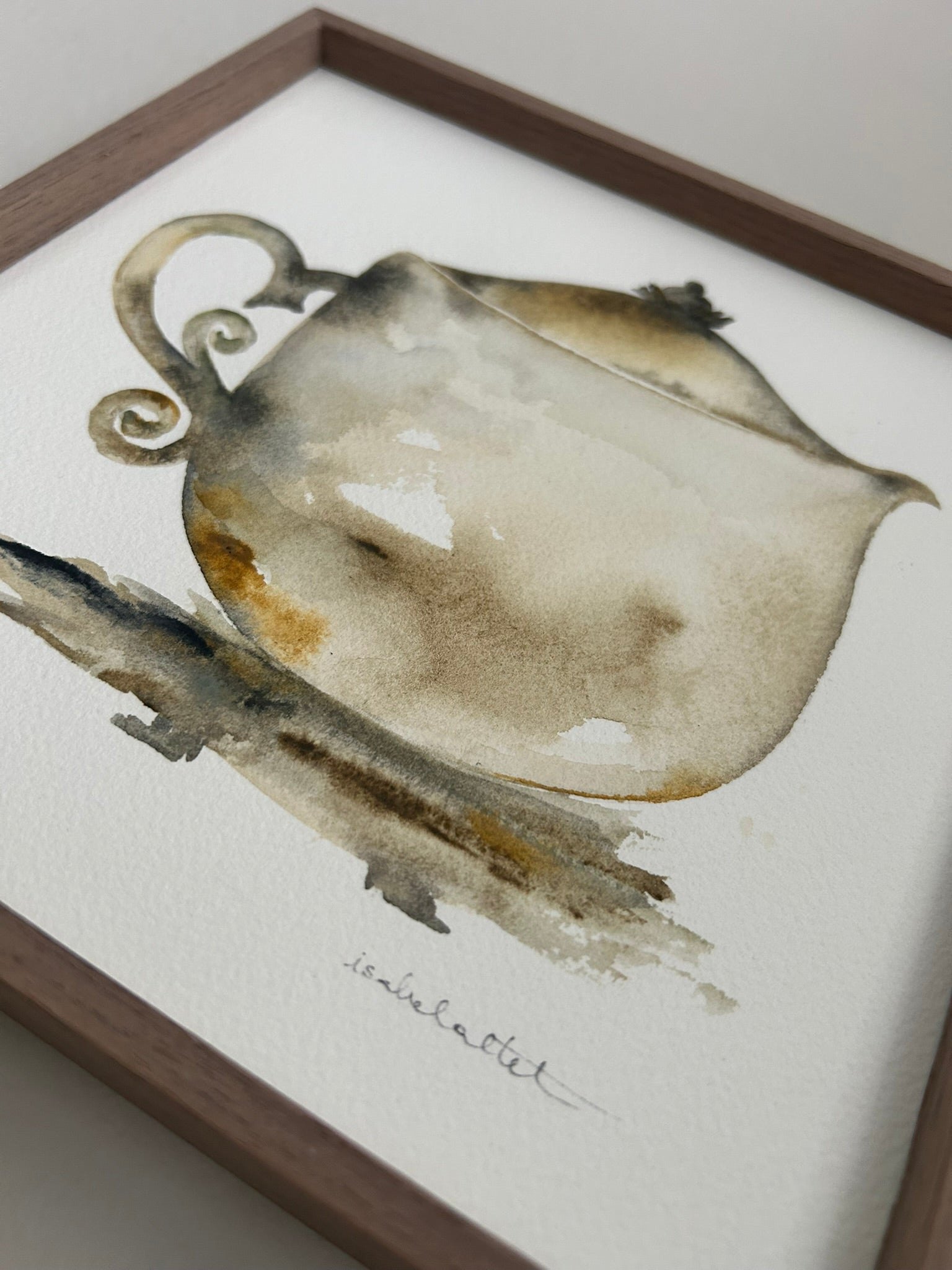 cuadro tetera en tonos neutros, beige, marrón, óxido, pintada a mano para decorar de manera elegante cocina o comedor