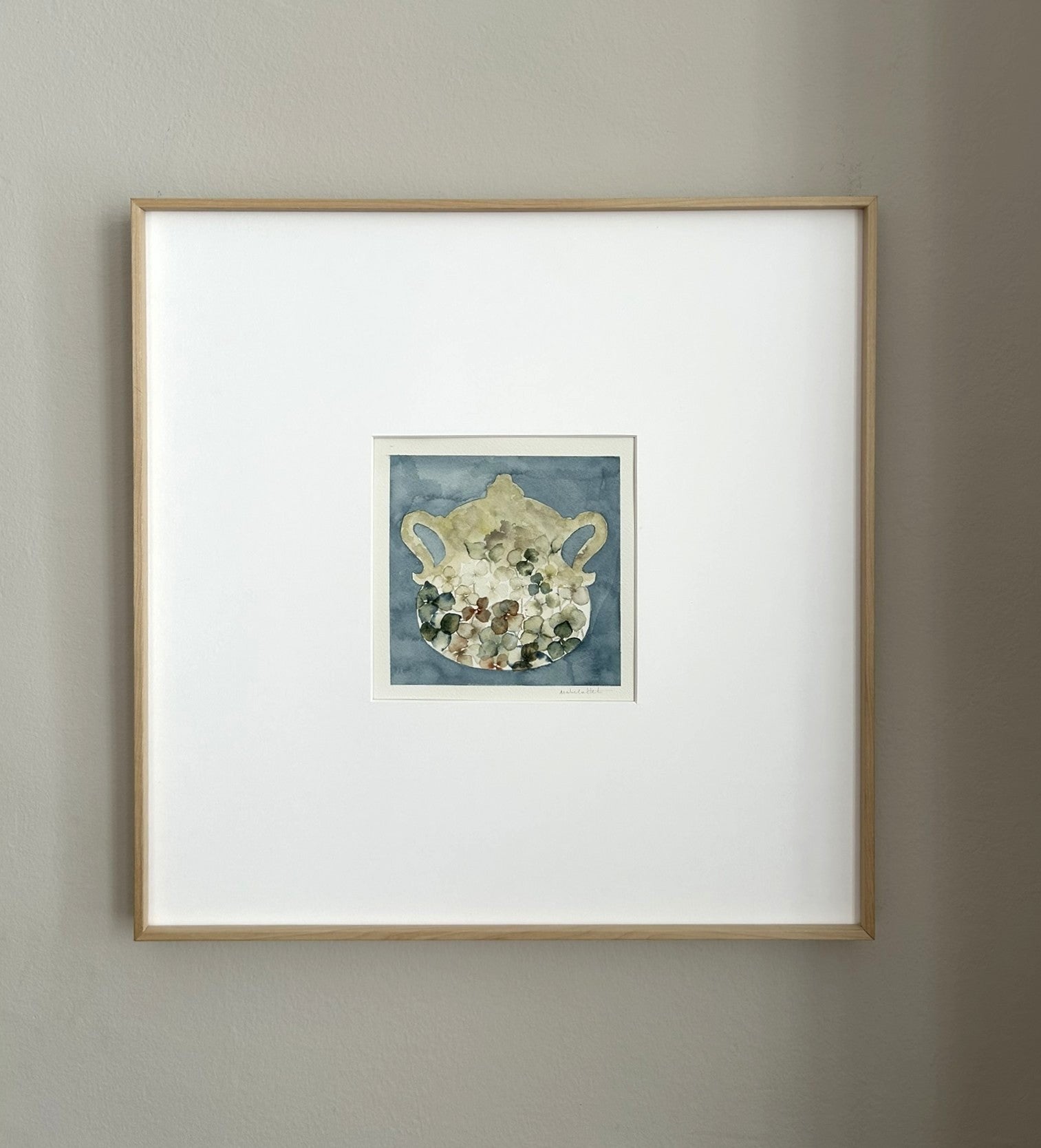 Cuadro decorativo original de una sopera para cocina o comedor en tonos azules y hortensia en su interior