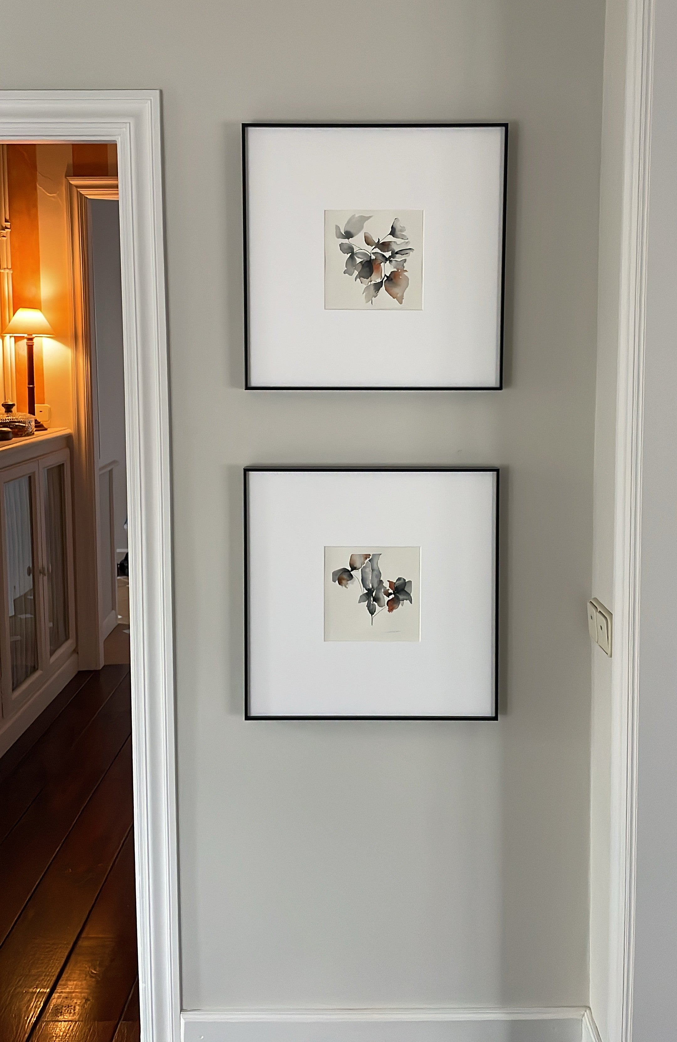 Propuesta de decoración con cuadro para pasillos o entradas cálidas