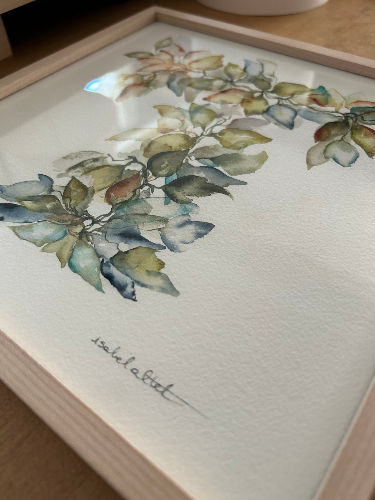Detalle cuadro personalizado, inicial T, para decorar habitación de bebé