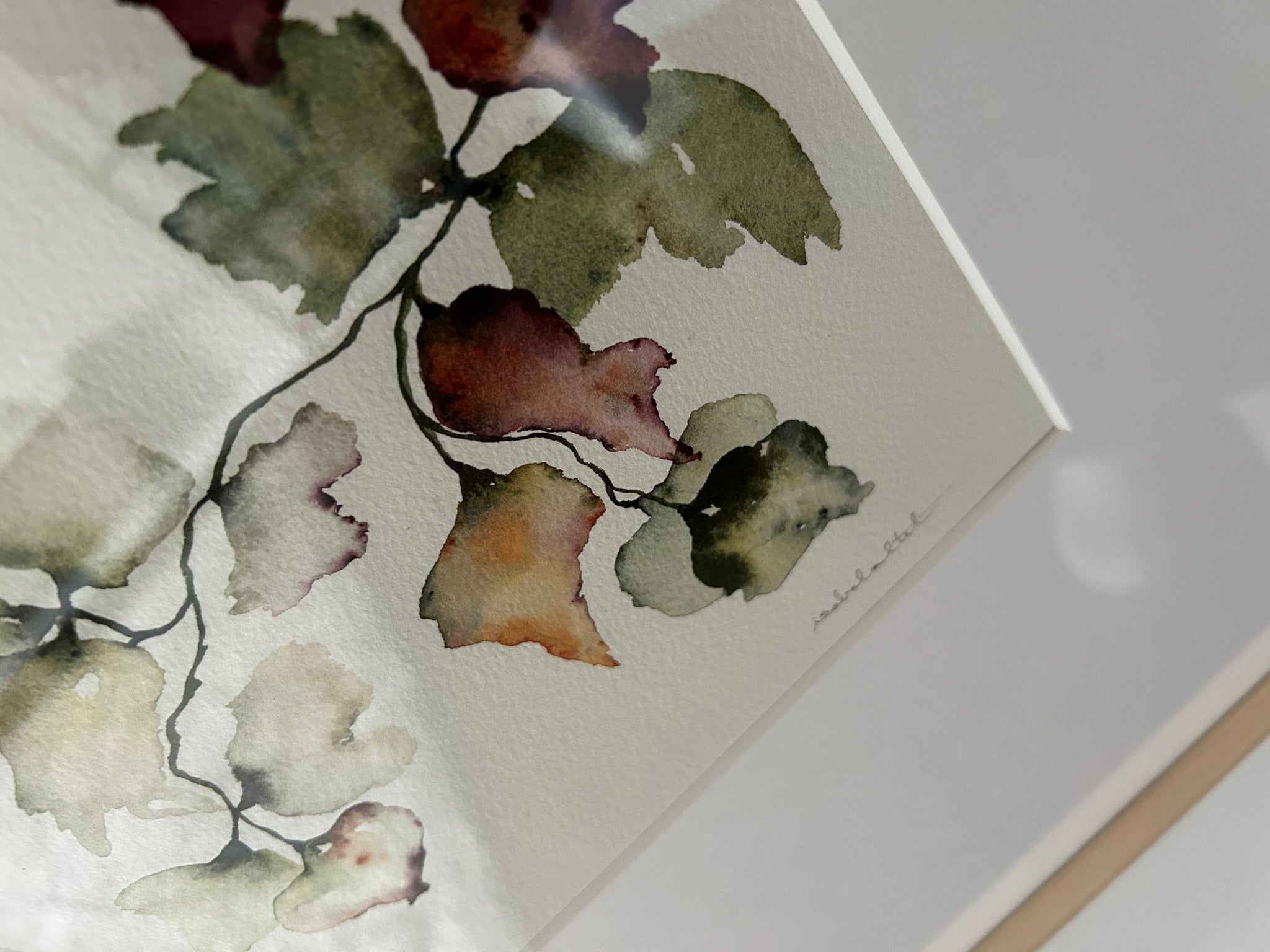 Detalle dibujo con motivo botánico flora, en tonos salmón, granates y verdes. Para cuadro decorativo en dormitorio, salón, entrada o pasillo