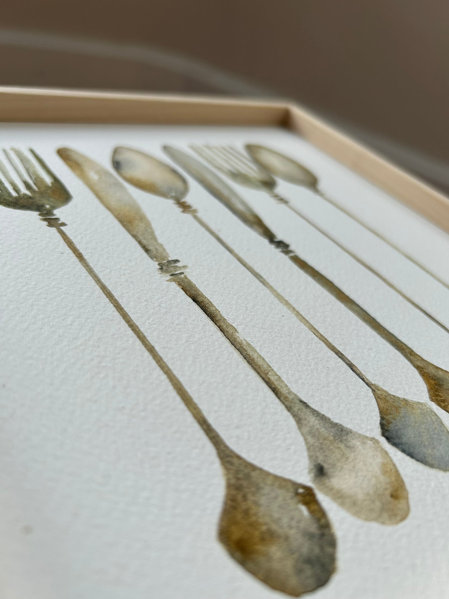 Detalle dibujo cuadro decorativo para la cocina, es un cuadro original, distinto que imita la cubertería antigua, los colores óxidos y la plata