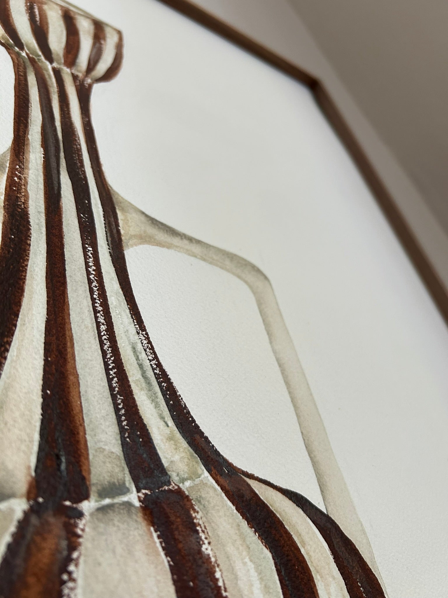 Detalle pintura de utensilio para cocina, pintado a mano con acuarela, tiene rallas marrones