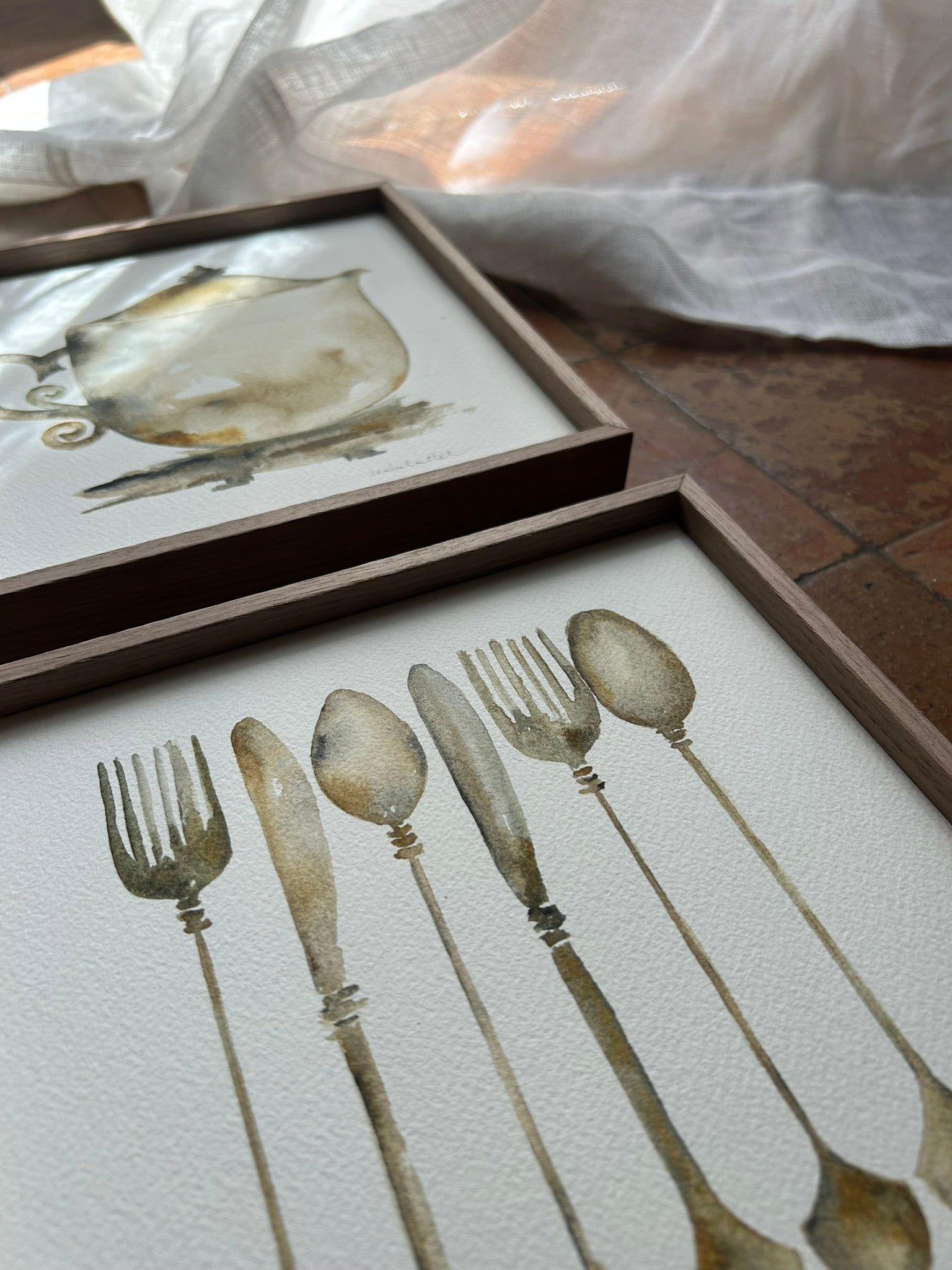 Cuadro cubiertos en tonos neutros para decorar la cocina o el comedor