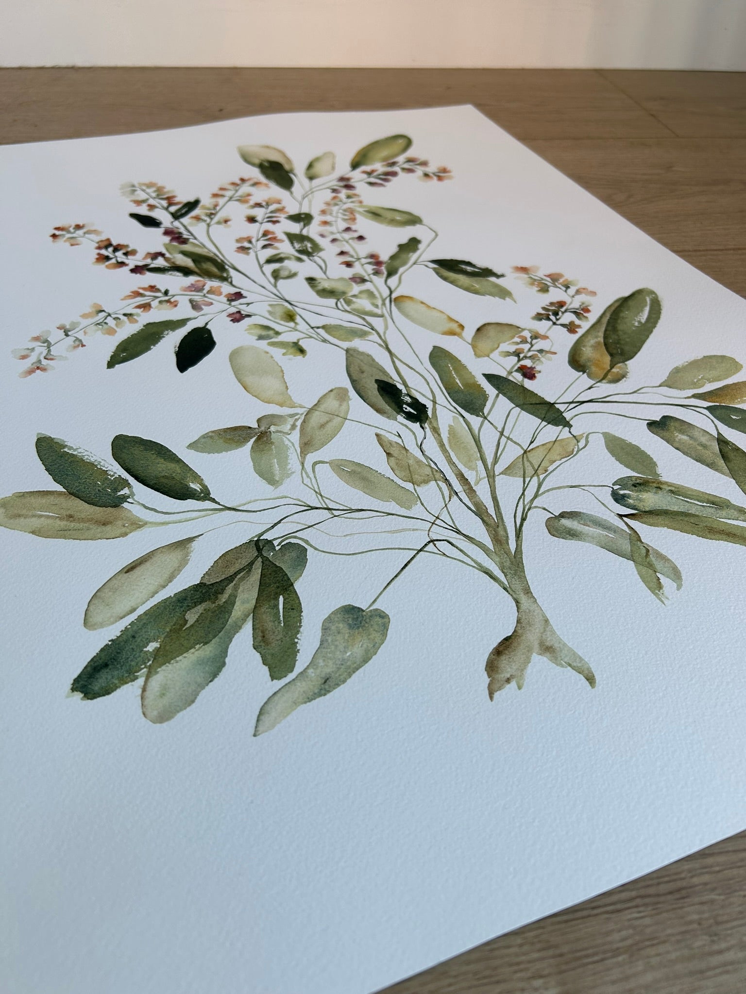 Cuadro decorativo botánico para decorar el salón, la entrada o el dormitorio. Es un dibujo que mezcla con armonía tonos anaranjados, rosados, burdeos, verdes..