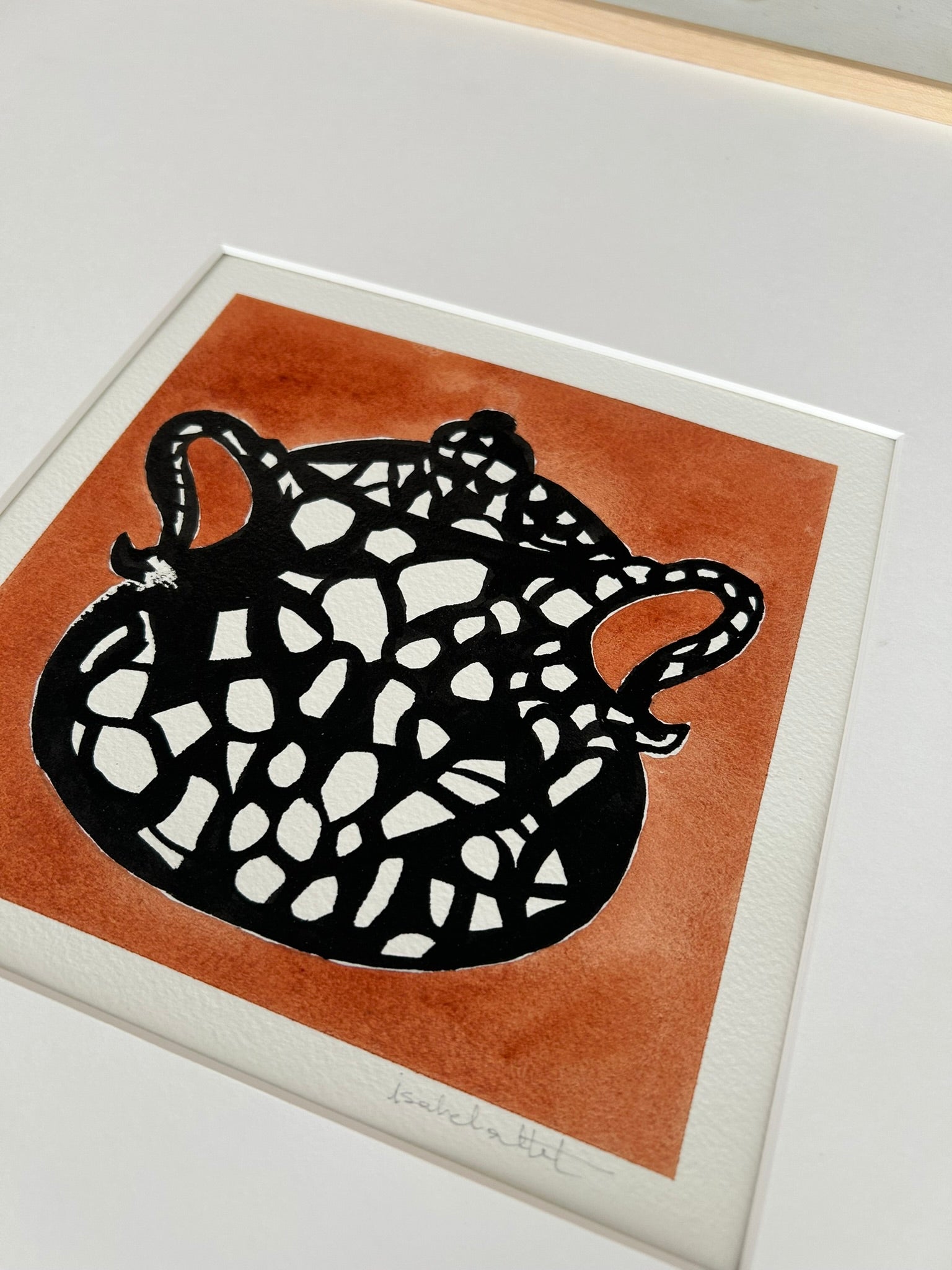 Detalle dibujo y passpartout de cuadro con sopera pintada a mano por Isabel Altet
